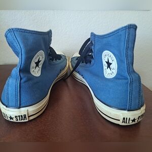 Unisex Converse (mens size 10, women's size 12)